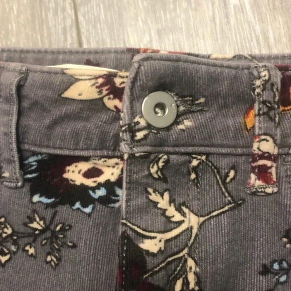 Pilcro and the Letterpress by Anthropologie Floral High-Rise Pants - Picture 4 of 8